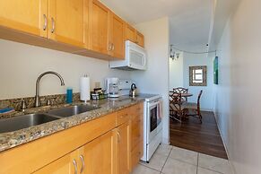 Beautifully Renovated 32nd Floor Deluxe Ocean View Waikiki Condo by Ko