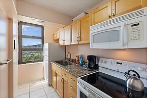 Beautifully Renovated 32nd Floor Deluxe Ocean View Waikiki Condo by Ko