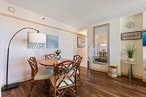 Beautifully Renovated 32nd Floor Deluxe Ocean View Waikiki Condo by Ko