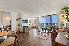 Beautifully Renovated 32nd Floor Deluxe Ocean View Waikiki Condo by Ko