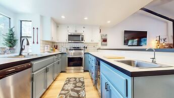 Forest Creek 29 Forest Setting Mountain Townhouse with Private Jacuzzi