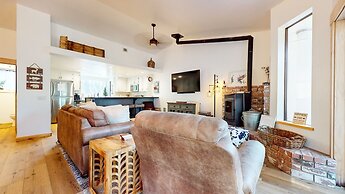 Forest Creek 29 Forest Setting Mountain Townhouse with Private Jacuzzi