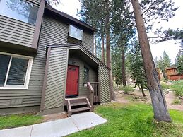 Forest Creek 29 Forest Setting Mountain Townhouse with Private Jacuzzi