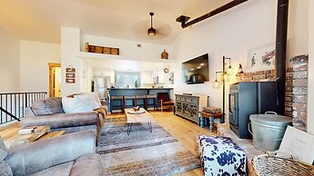 Forest Creek 29 Forest Setting Mountain Townhouse with Private Jacuzzi