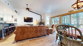 Forest Creek 29 Forest Setting Mountain Townhouse with Private Jacuzzi