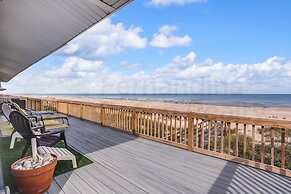 South Fletcher Beachfront Home by RedAwning