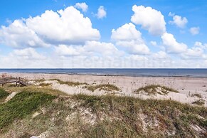 South Fletcher Beachfront Home by RedAwning