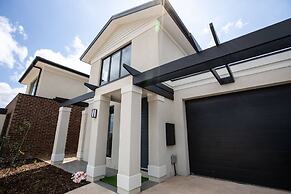 Captivating Large 4br@narre Warren