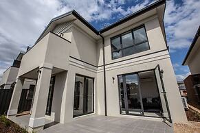 Captivating Large 4br@narre Warren