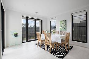 Captivating Large 4br@narre Warren