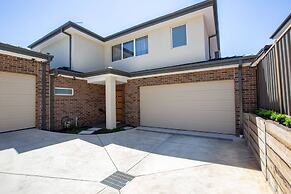 Lux Style 4BR Townhouse@ashwood