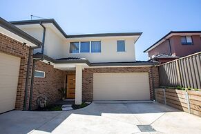 Lux Style 4BR Townhouse@ashwood