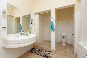 Classic 5 Beds Mt Dandenong Resort