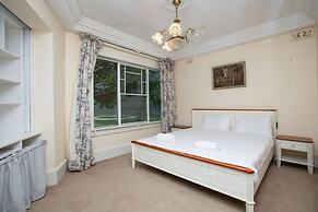 Classic 5 Beds Mt Dandenong Resort