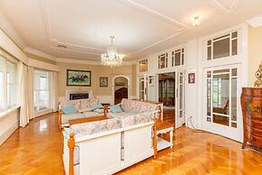 Classic 5 Beds Mt Dandenong Resort