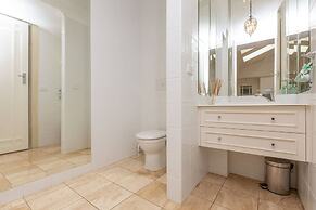 Classic 5 Beds Mt Dandenong Resort