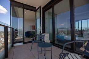 The Lively City 2bed 2 Bath APT @footscray