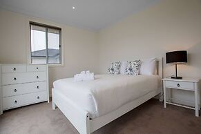 Superb Luxe 5BR House@point Cook Near Lake