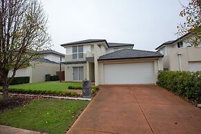Superb Luxe 5BR House@point Cook Near Lake