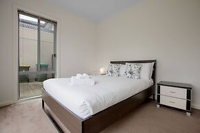 Superb Luxe 5BR House@point Cook Near Lake