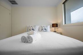 Superb Luxe 5BR House@point Cook Near Lake