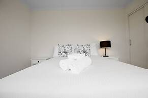 Superb Luxe 5BR House@point Cook Near Lake