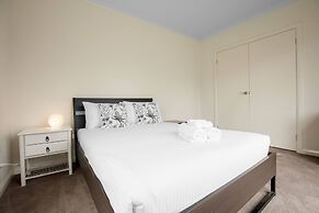 Superb Luxe 5BR House@point Cook Near Lake