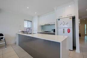 Superb Luxe 5BR House@point Cook Near Lake