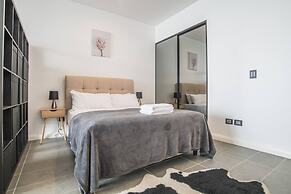 Home With Convenient Location! Close to Train&cbd