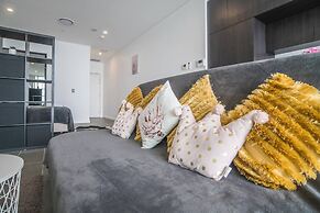 Home With Convenient Location! Close to Train&cbd