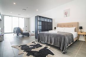 Home With Convenient Location! Close to Train&cbd