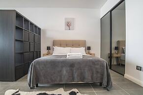 Home With Convenient Location! Close to Train&cbd