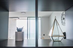 Home With Convenient Location! Close to Train&cbd