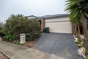 Gorgeous 4BR Home in Point Cook