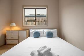 Gorgeous 4BR Home in Point Cook