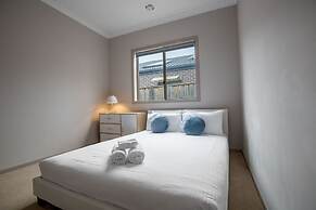 Gorgeous 4BR Home in Point Cook