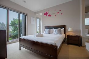 Gorgeous 4BR Home in Point Cook