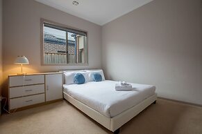 Gorgeous 4BR Home in Point Cook