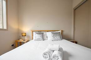 Gorgeous 4BR Home in Point Cook