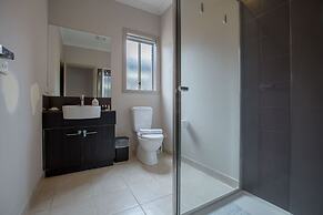 Gorgeous 4BR Home in Point Cook