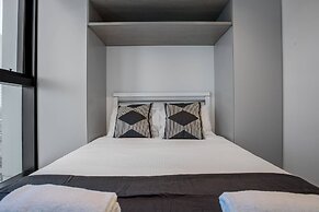 Cozy APT With City Views Next to Meblourne Central
