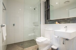 2bed Apartment! Modern Home for 4 at Chatswood