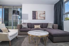 2bed Apartment! Modern Home for 4 at Chatswood