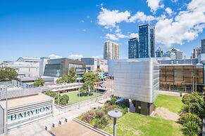 2bed Apartment! Modern Home for 4 at Chatswood