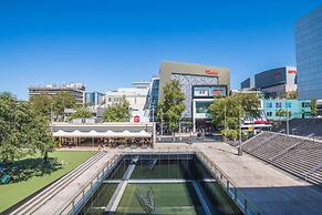 2bed Apartment! Modern Home for 4 at Chatswood