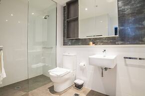 2bed Apartment! Modern Home for 4 at Chatswood