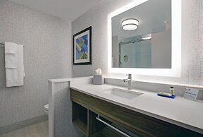 Holiday Inn Express Milwaukee Downtown by IHG