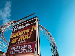 Mayfair Suite Sasco Apartments