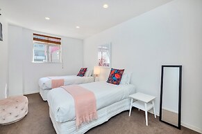 Spacious 2BR Near Westfield Newmarket