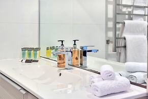 Spacious 2BR Near Westfield Newmarket